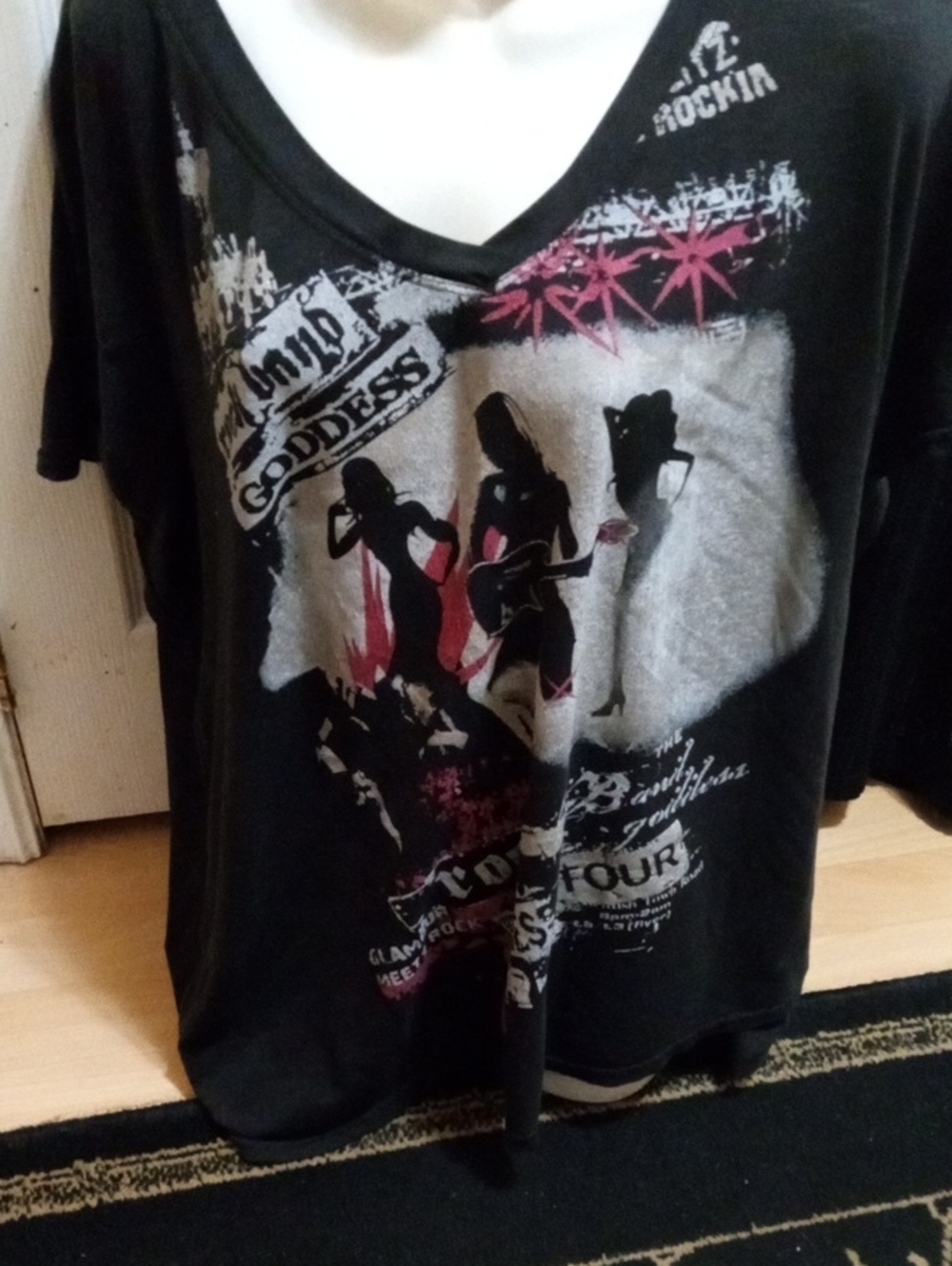 ' Black Graphic V-Neck Band Tee - Black & Pink
